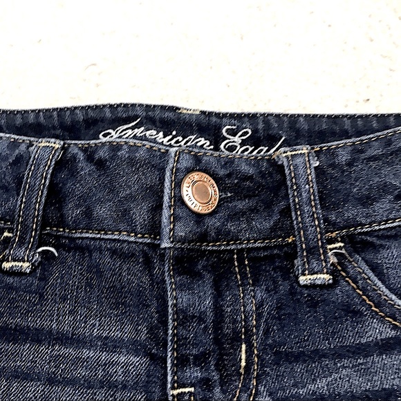🆕🔥AMERICAN EAGLE REALLY CUTE DARK DENIM SHORTS& FITTED TO CONTOUR YOUR BODY!! - Picture 5 of 7